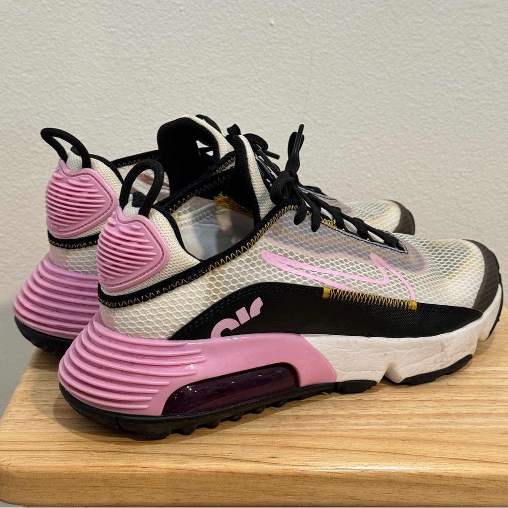Nike Airmax 2090 White Light Arctic Pink - Excellent Condition! Size 5.5Y/7W